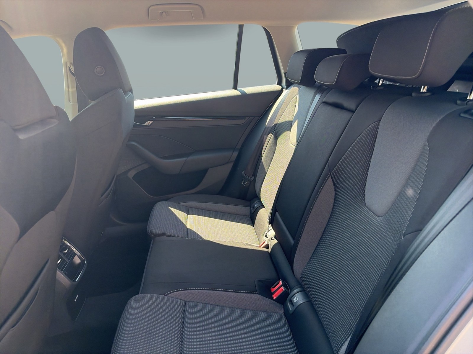 Skoda Octavia Combi 2.0 ACC NAVICOLUMBUS ALU CARPLAY