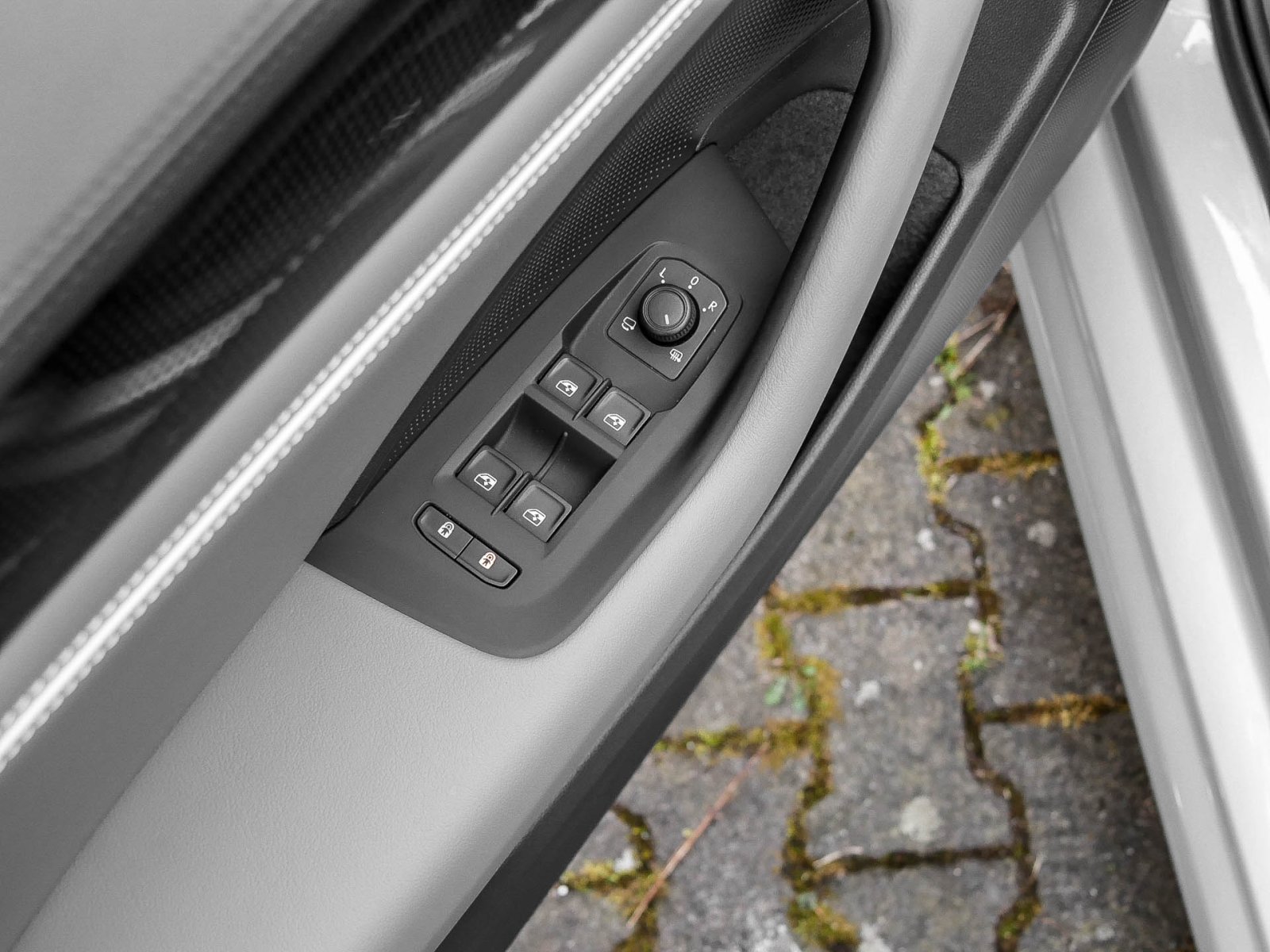 Volkswagen Passat Variant 1.5 eTSI BUSINESS NEUESMODELL AHK