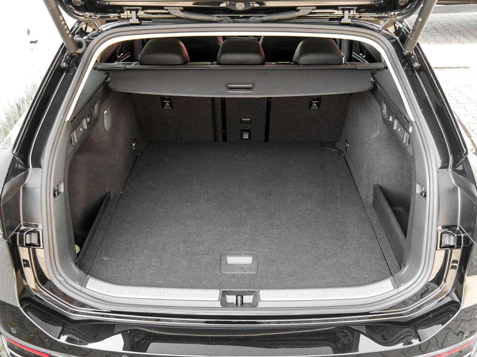 Volkswagen Passat Variant 1.5 eTSI BUSINESS NEUESMODELL AHK
