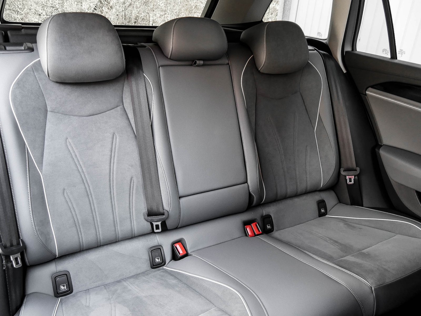 Volkswagen Passat Variant 1.5 eTSI BUSINESS NEUESMODELL AHK