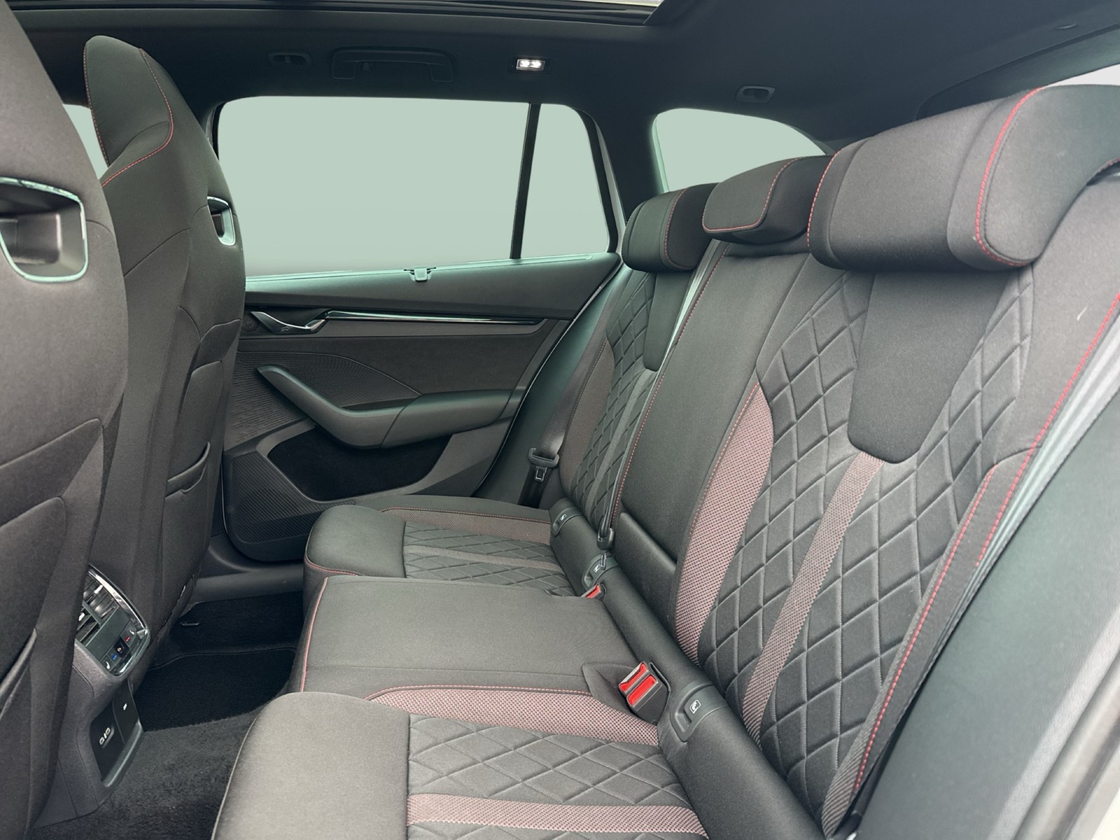 Skoda Octavia Combi 1.4 iV RS PANO CANTON CAM MATRIX