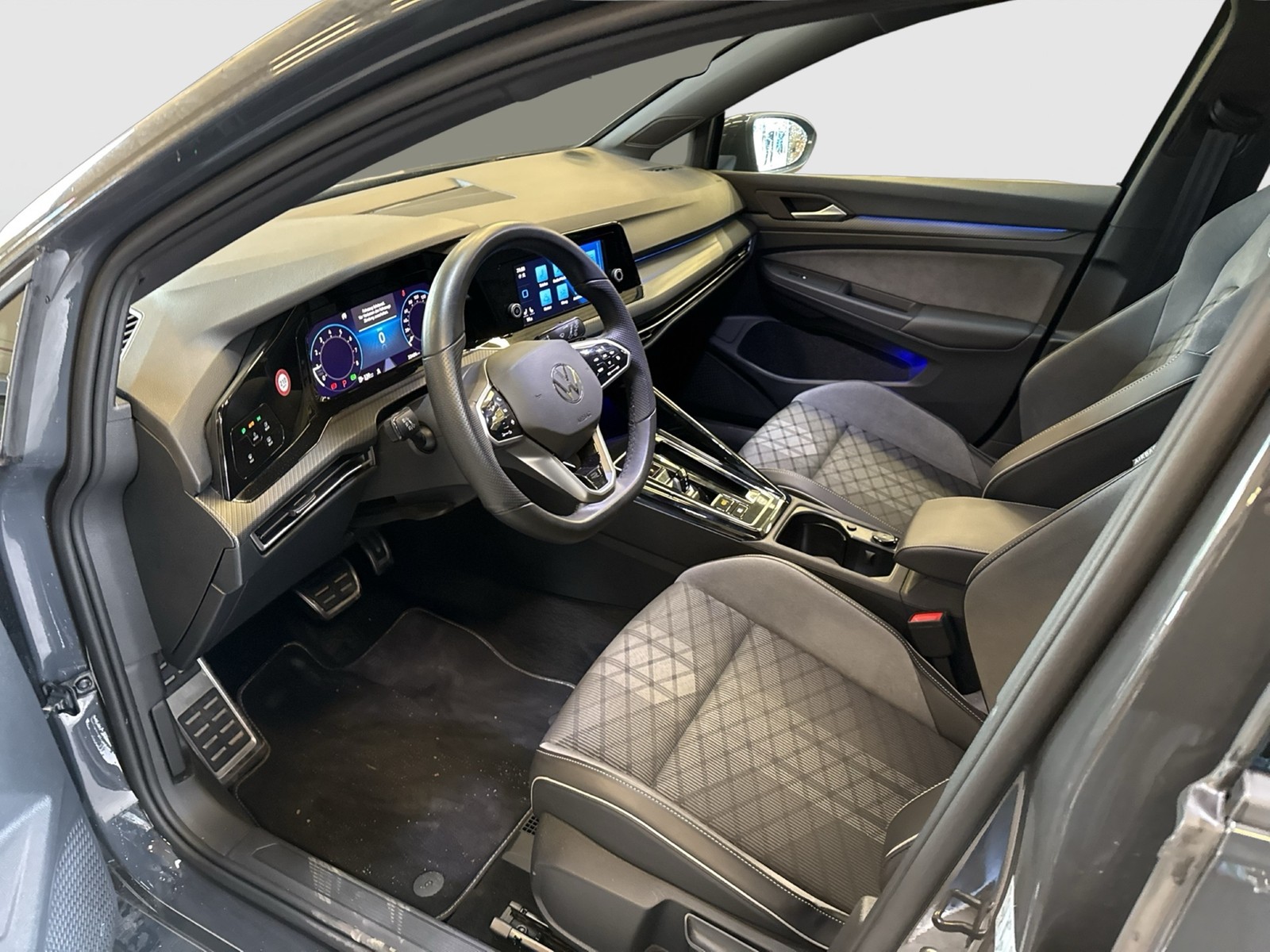 Volkswagen Golf VIII 1.5 eTSI R-LINE LM17 CARPLAY SITZHEIZ.
