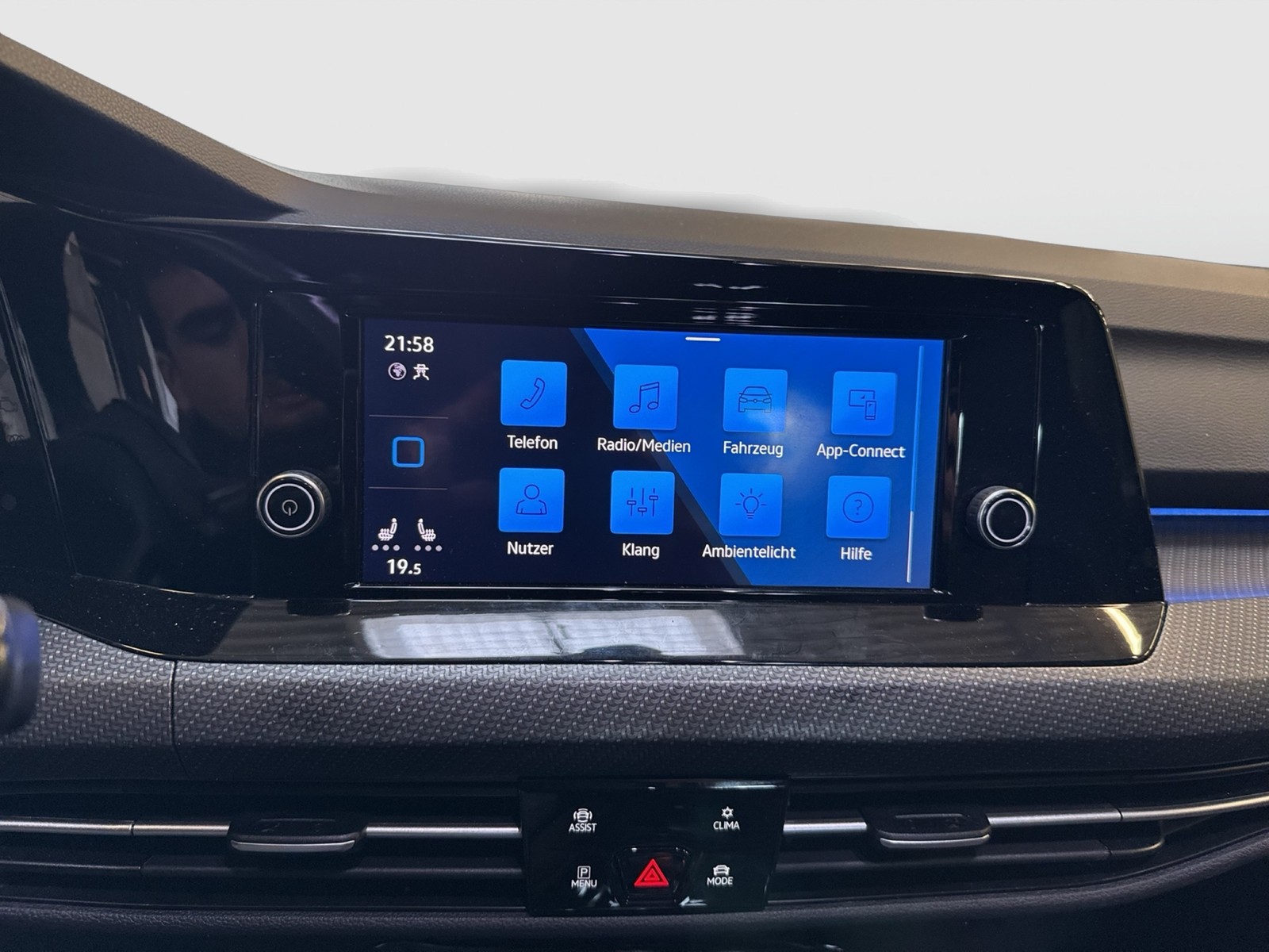 Volkswagen Golf VIII 1.5 eTSI R-LINE LM17 CARPLAY SITZHEIZ.