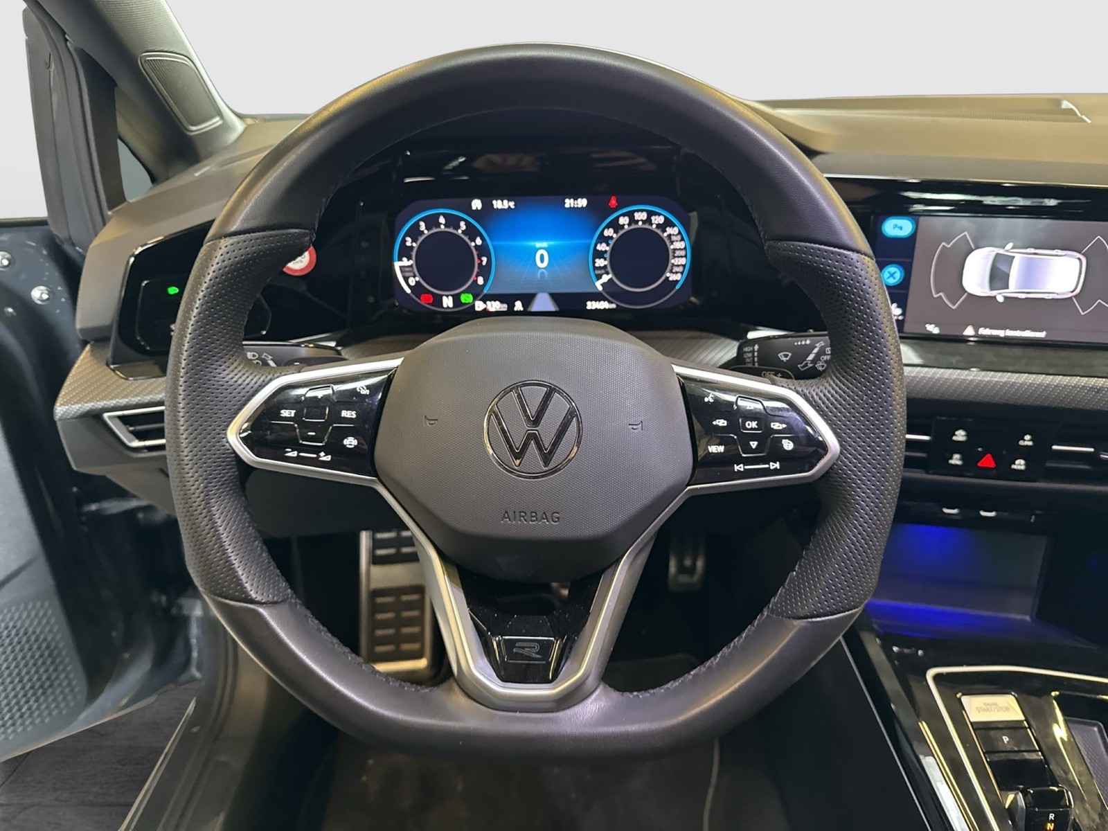 Volkswagen Golf VIII 1.5 eTSI R-LINE LM17 CARPLAY SITZHEIZ.