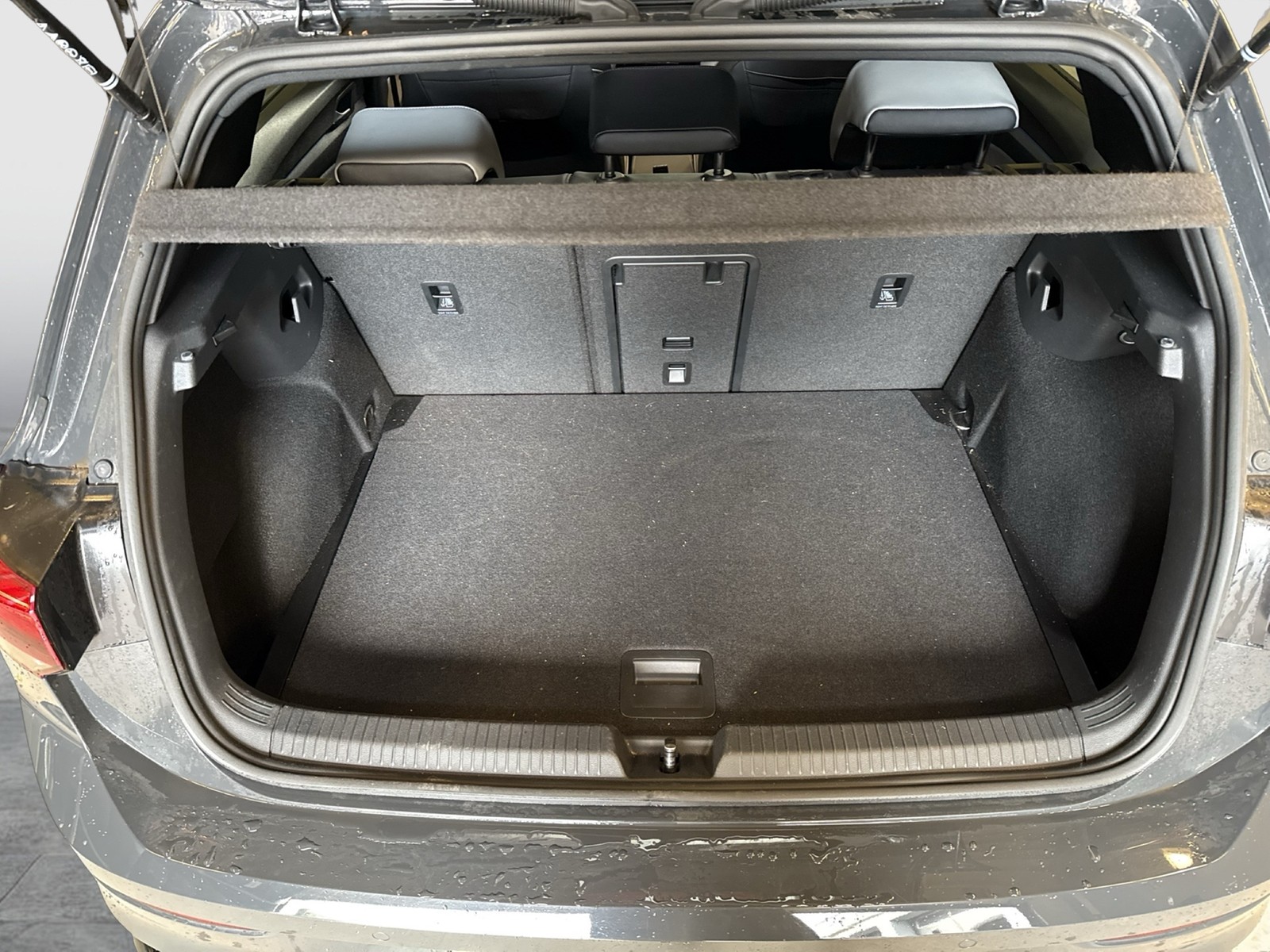 Volkswagen Golf VIII 1.5 eTSI R-LINE LM17 CARPLAY SITZHEIZ.