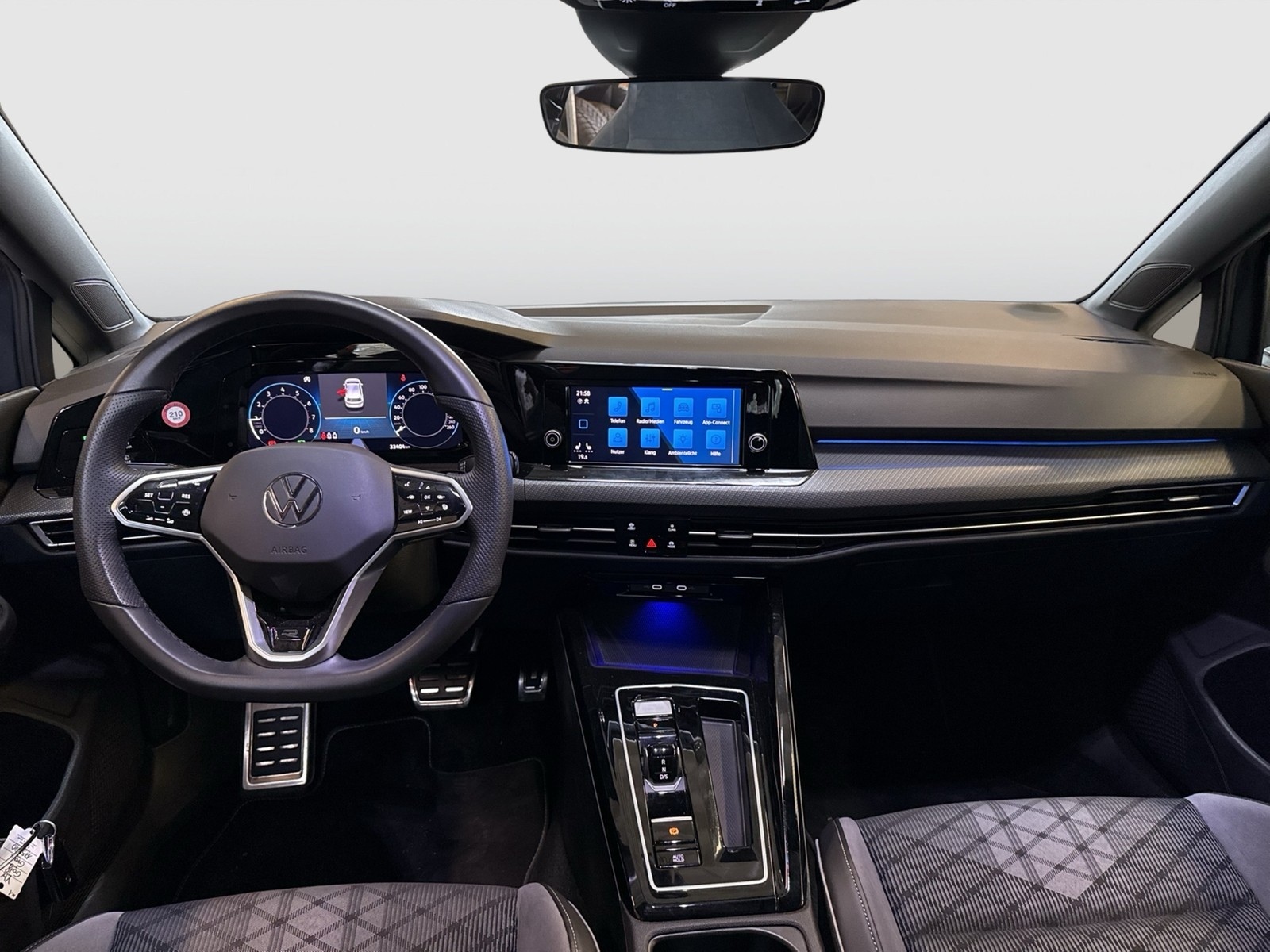 Volkswagen Golf VIII 1.5 eTSI R-LINE LM17 CARPLAY SITZHEIZ.