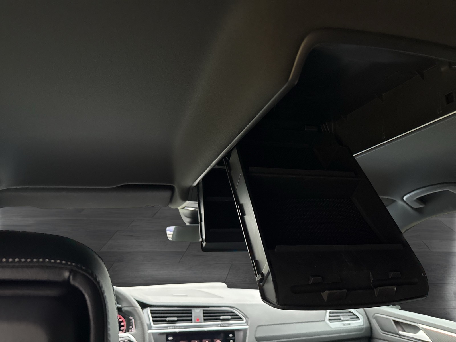 Volkswagen Tiguan 2.0 R-LINE BLACKSTYLE 4X4 AHK KAMERA ALU20