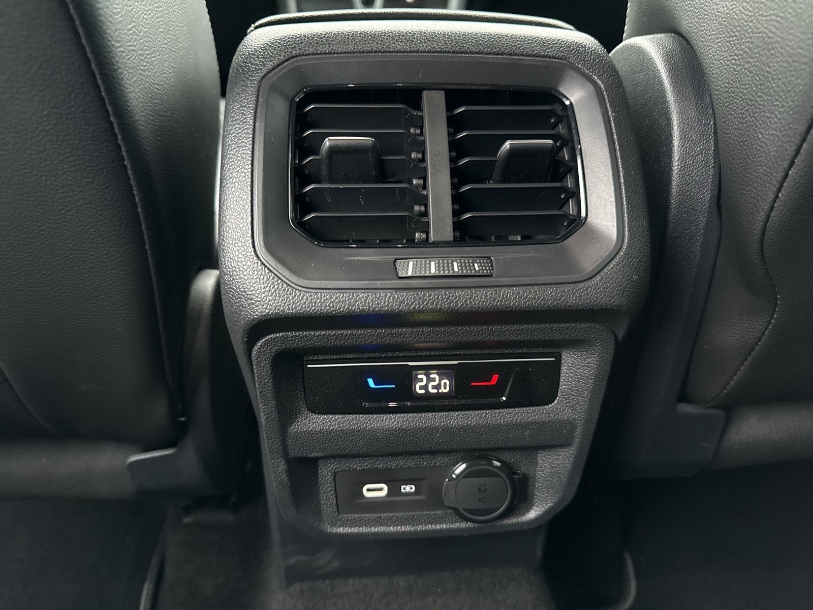 Volkswagen Tiguan 2.0 R-LINE BLACKSTYLE 4X4 AHK KAMERA ALU20