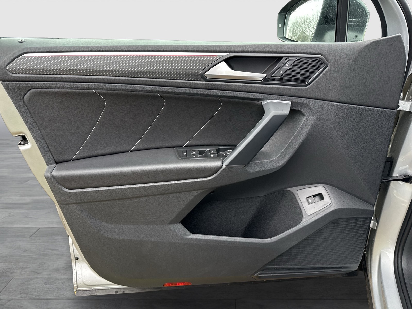 Volkswagen Tiguan 2.0 R-LINE BLACKSTYLE 4X4 AHK KAMERA ALU20