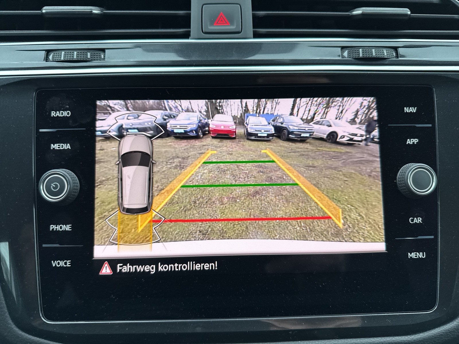 Volkswagen Tiguan 2.0 R-LINE BLACKSTYLE 4X4 AHK KAMERA ALU20