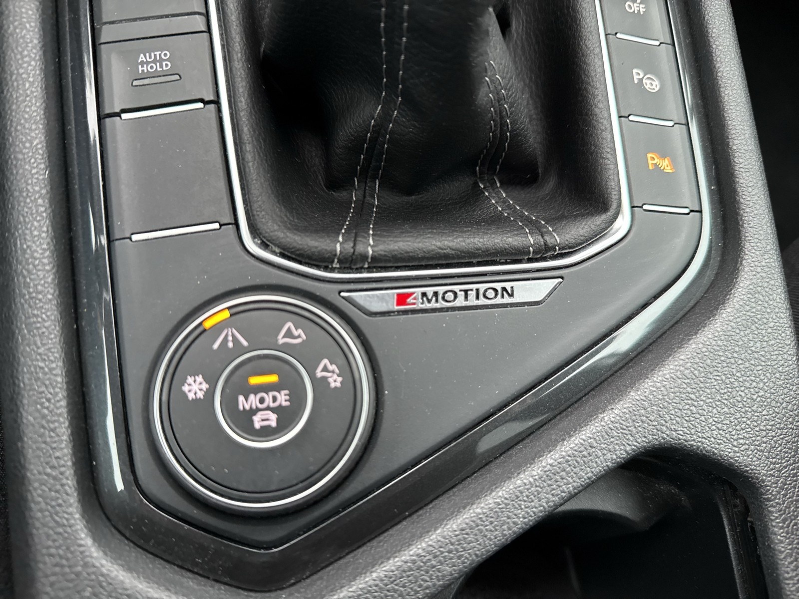 Volkswagen Tiguan 2.0 R-LINE BLACKSTYLE 4X4 AHK KAMERA ALU20