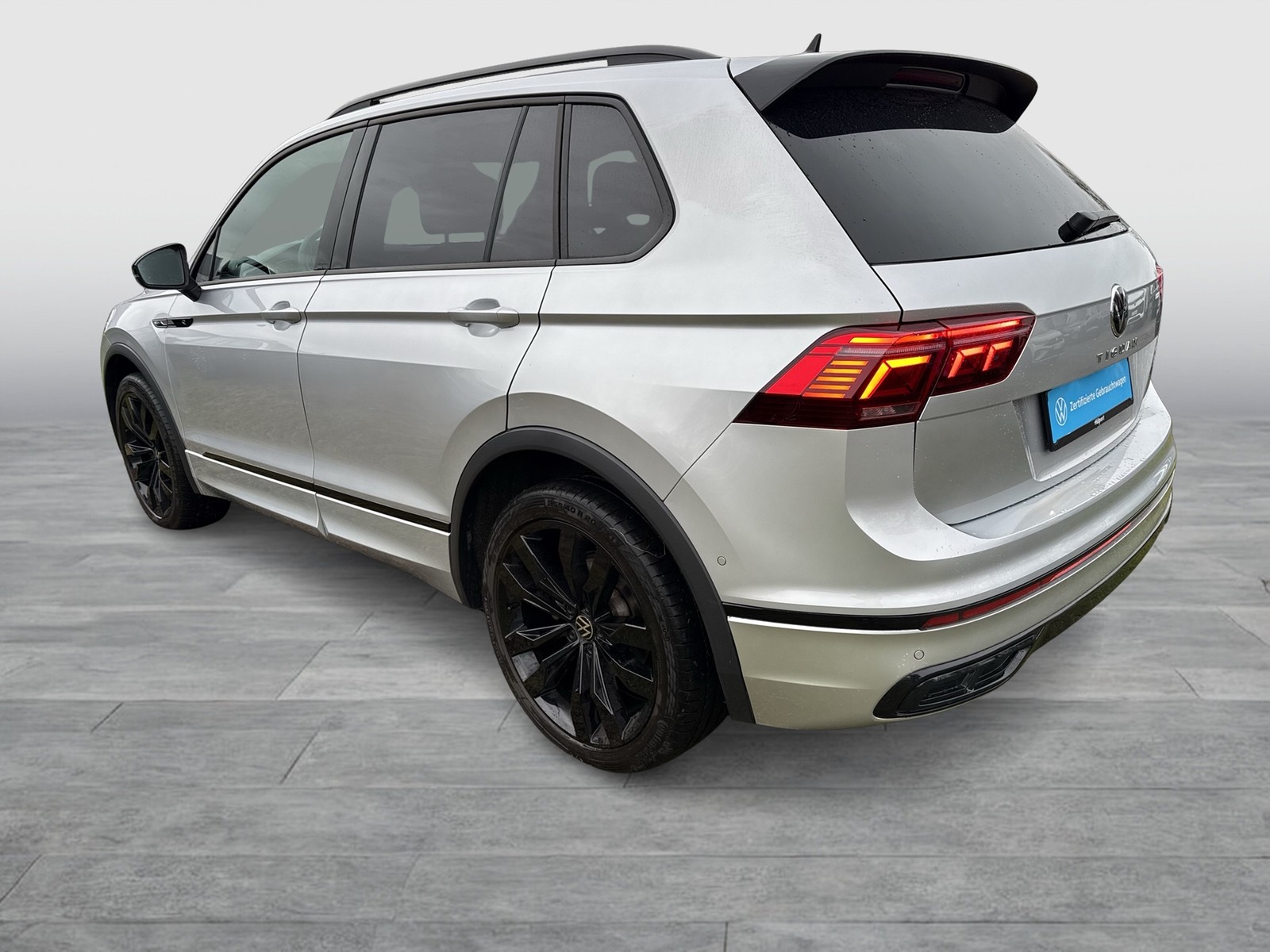 Volkswagen Tiguan 2.0 R-LINE BLACKSTYLE 4X4 AHK KAMERA ALU20