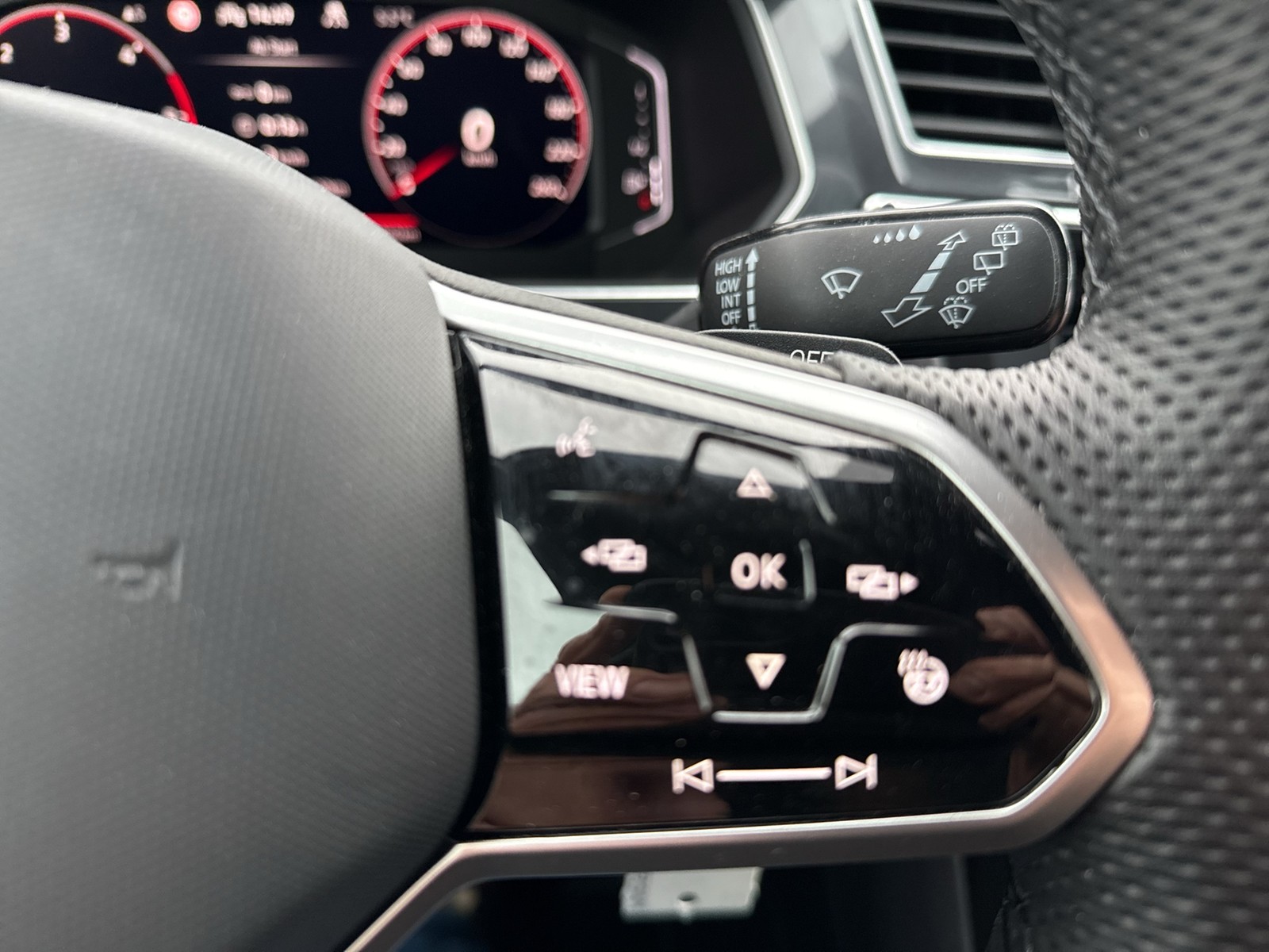 Volkswagen Tiguan 2.0 R-LINE BLACKSTYLE 4X4 AHK KAMERA ALU20