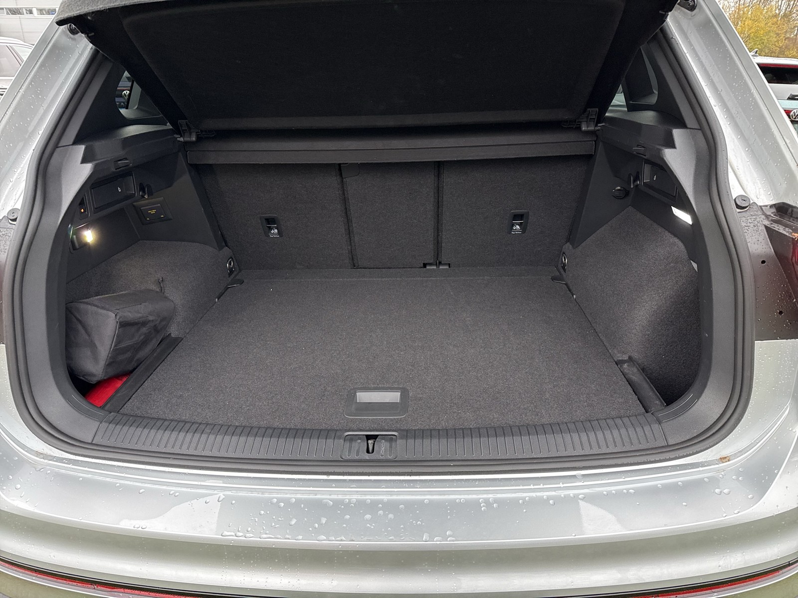 Volkswagen Tiguan 2.0 R-LINE BLACKSTYLE 4X4 AHK KAMERA ALU20