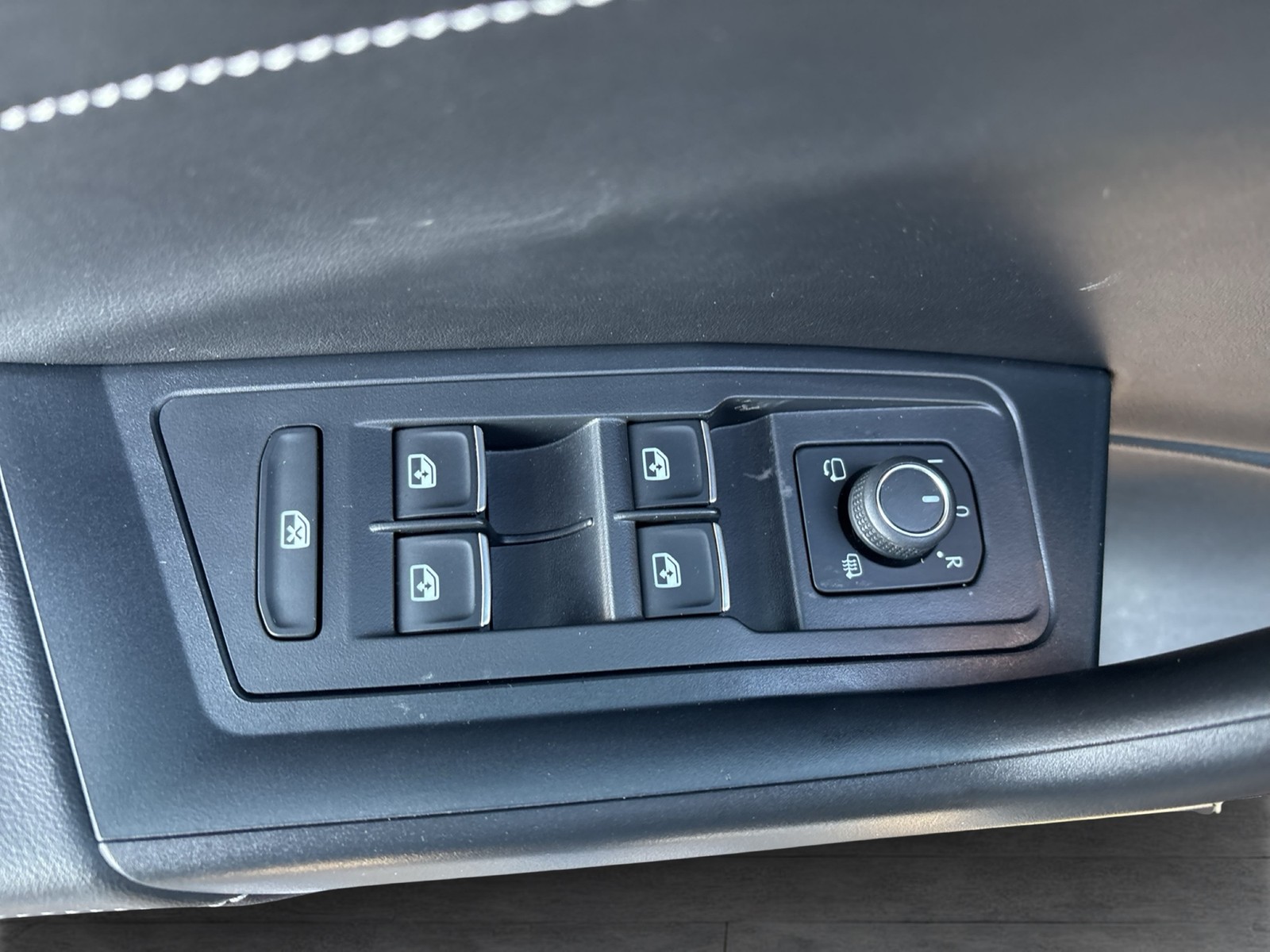 Volkswagen T-Roc 1.0 R-LINE CAM ACC NAVI LM17 LED+ CARPLAY