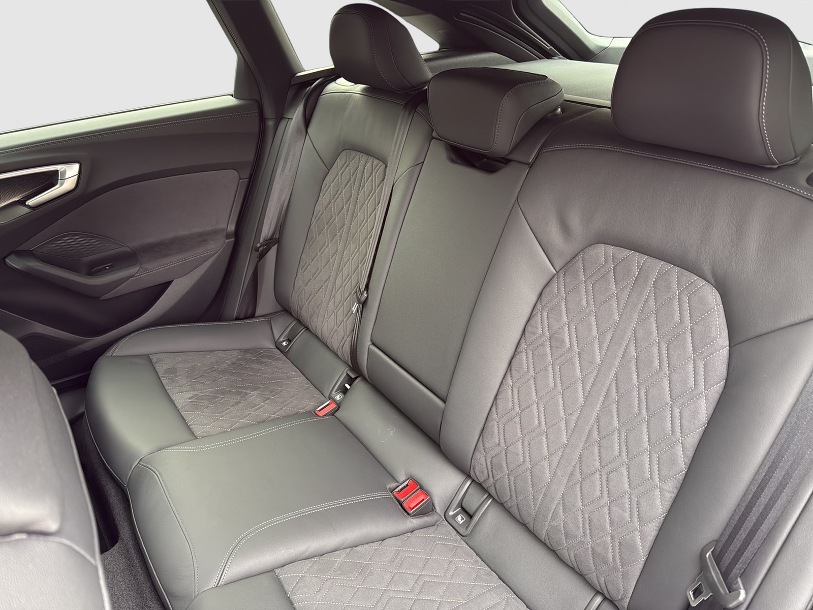 Audi A5 Avant TFSI quattro S tronic S LINE Techplus+AHK+B&O+Sportfarhwerk