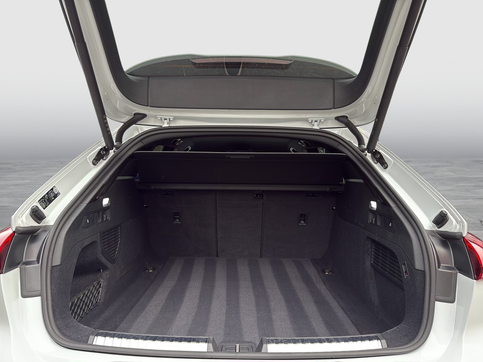 Audi A5 Avant TFSI quattro S tronic S LINE Techplus+AHK+B&O+Sportfarhwerk