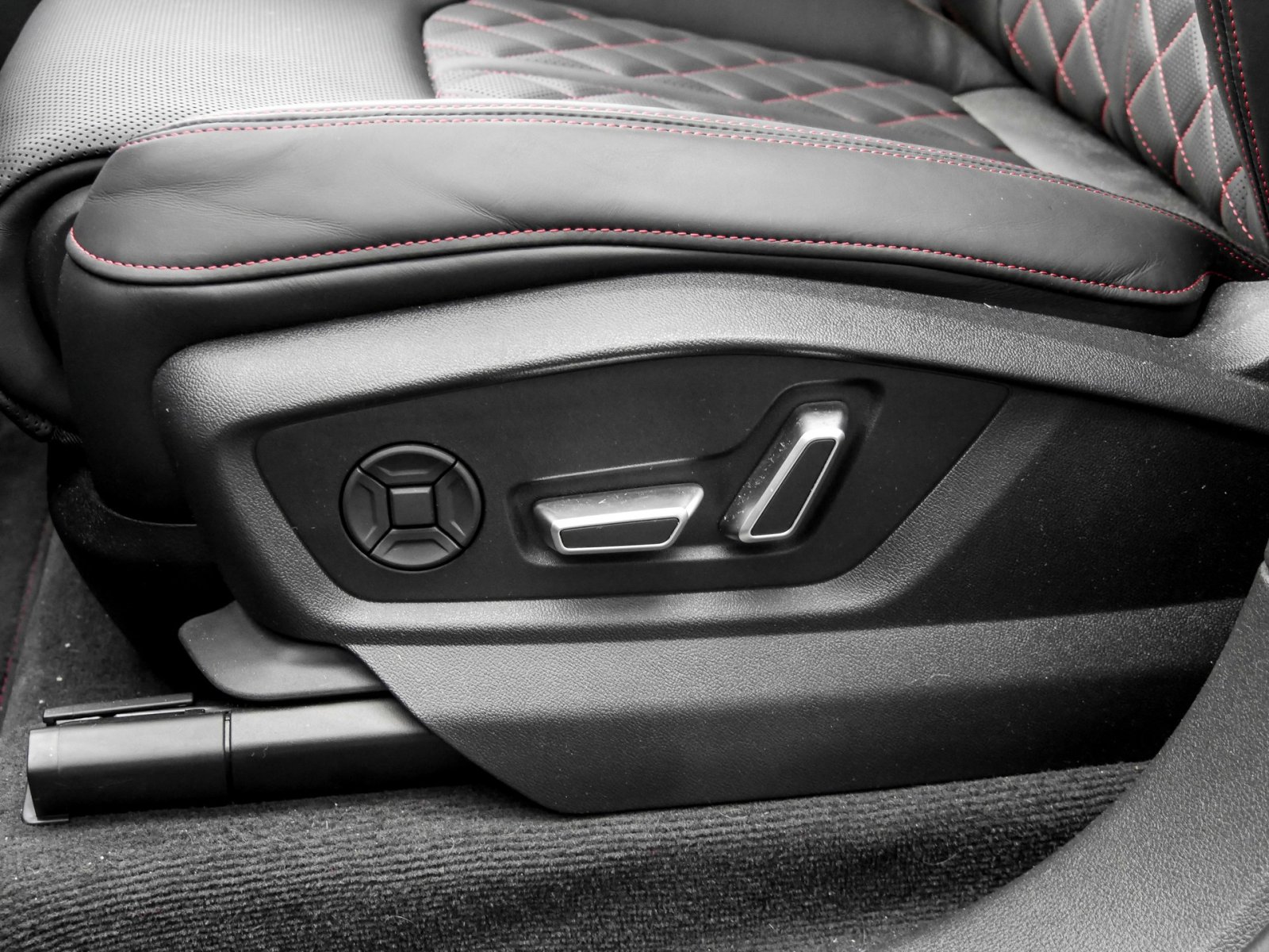 Audi SQ7 TFSI tiptronic Standheizung+Laser+AHK+Pano+Memory+