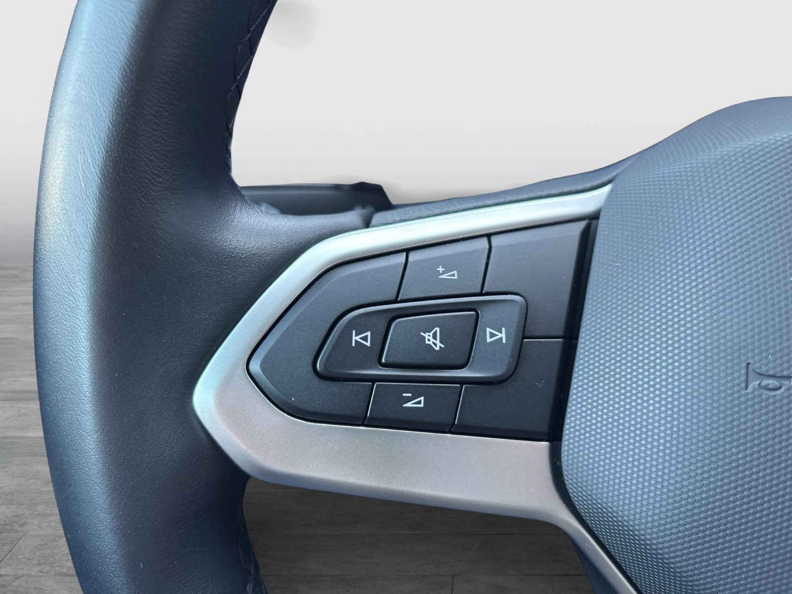 Volkswagen T-Roc 1.5 LIFE NAVI CARPLAY ALU SITZHEIZUNG LED