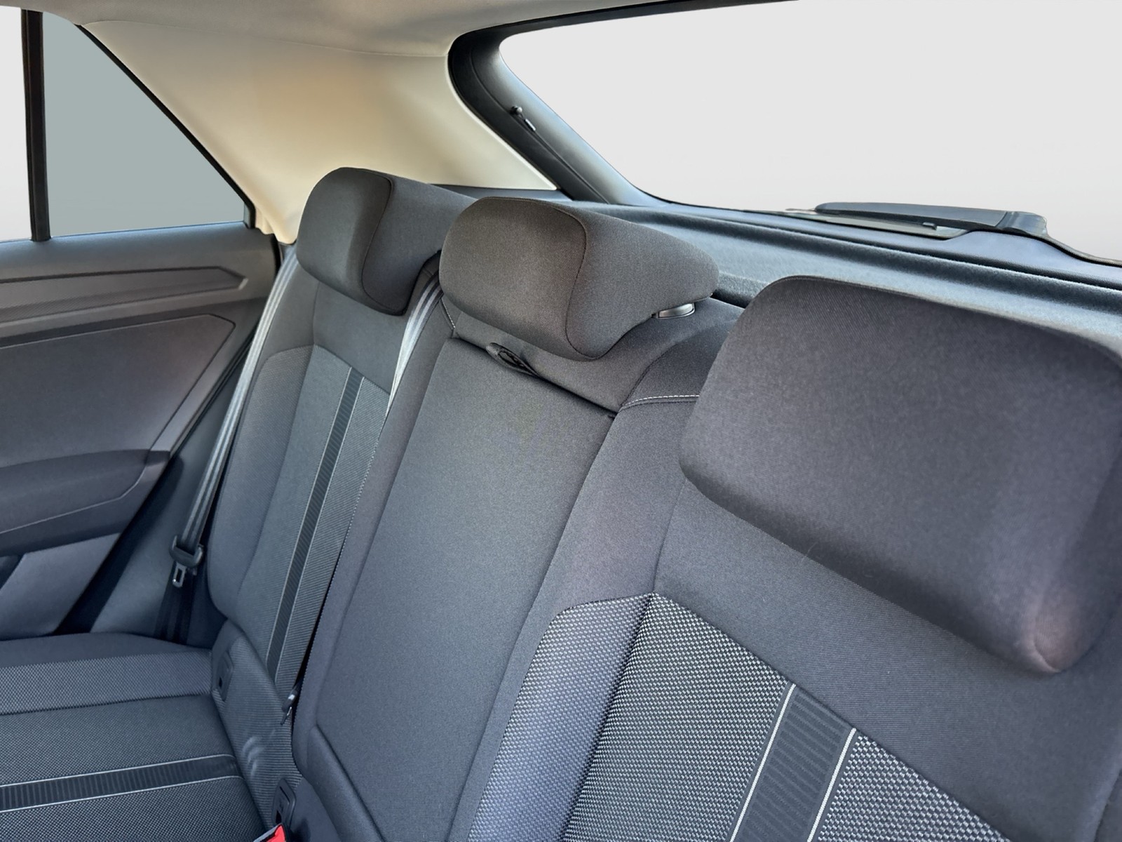 Volkswagen T-Roc 1.5 LIFE NAVI CARPLAY ALU SITZHEIZUNG LED