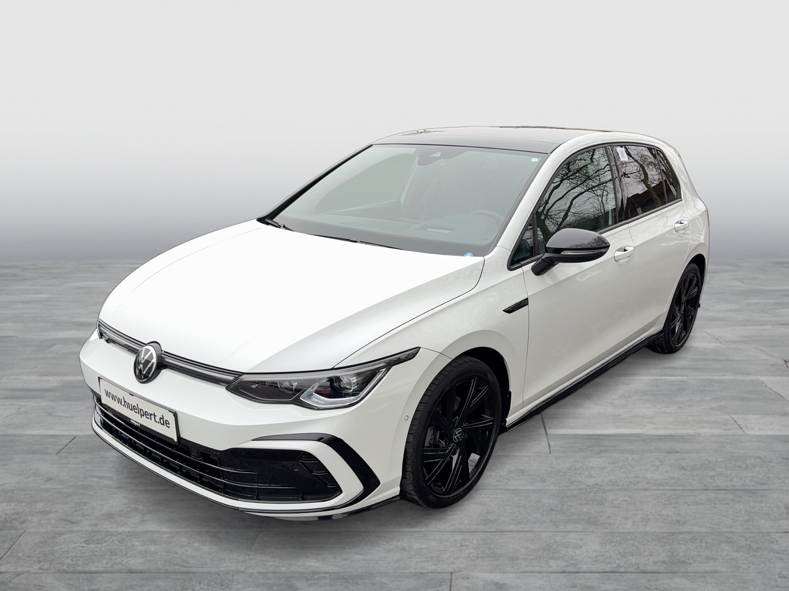 Volkswagen Golf VIII 1.5 eTSI R-LINE HARMAN KARDON PANO CAM