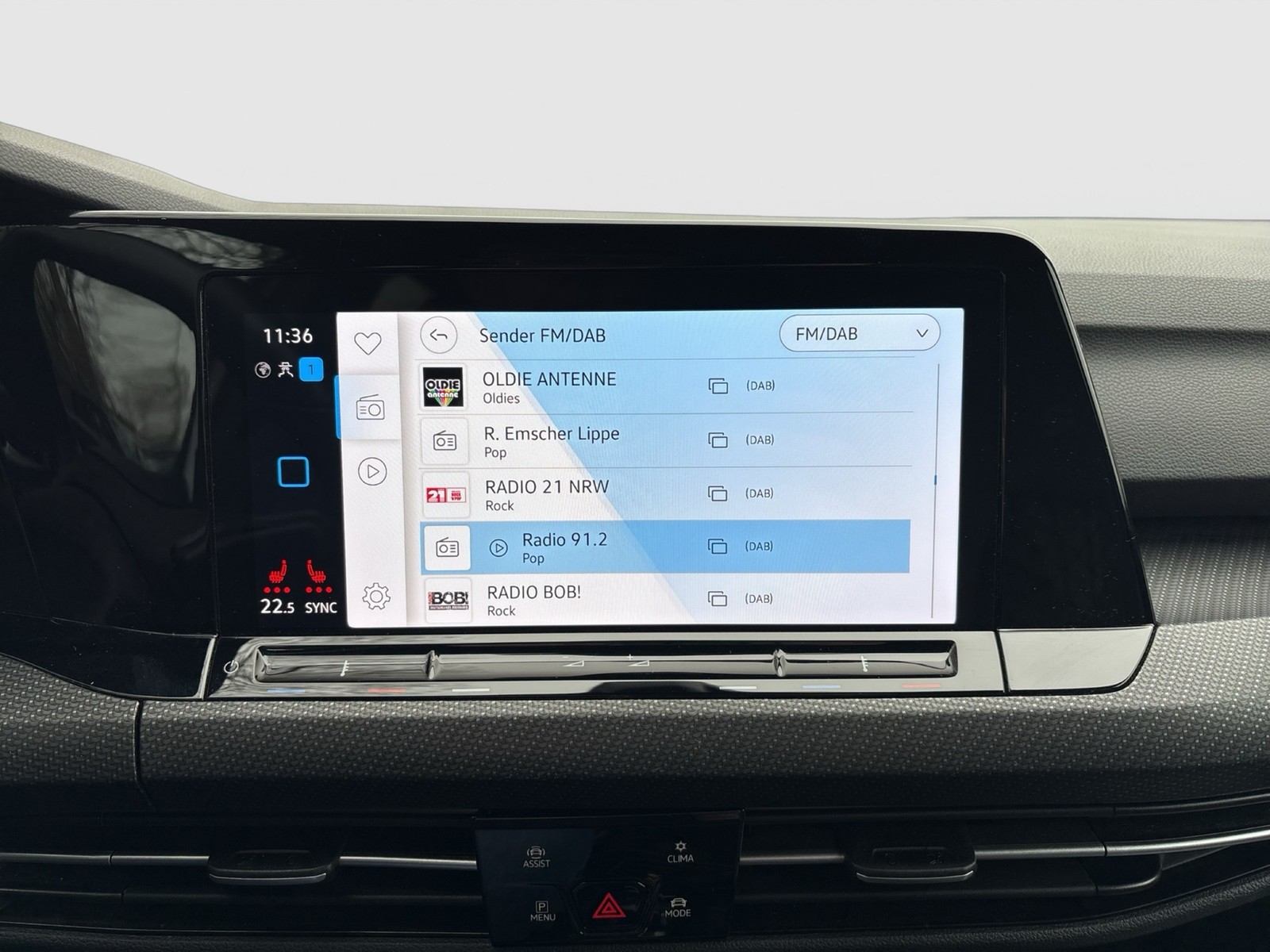 Volkswagen Golf VIII 1.5 eTSI R-LINE HARMAN KARDON PANO CAM