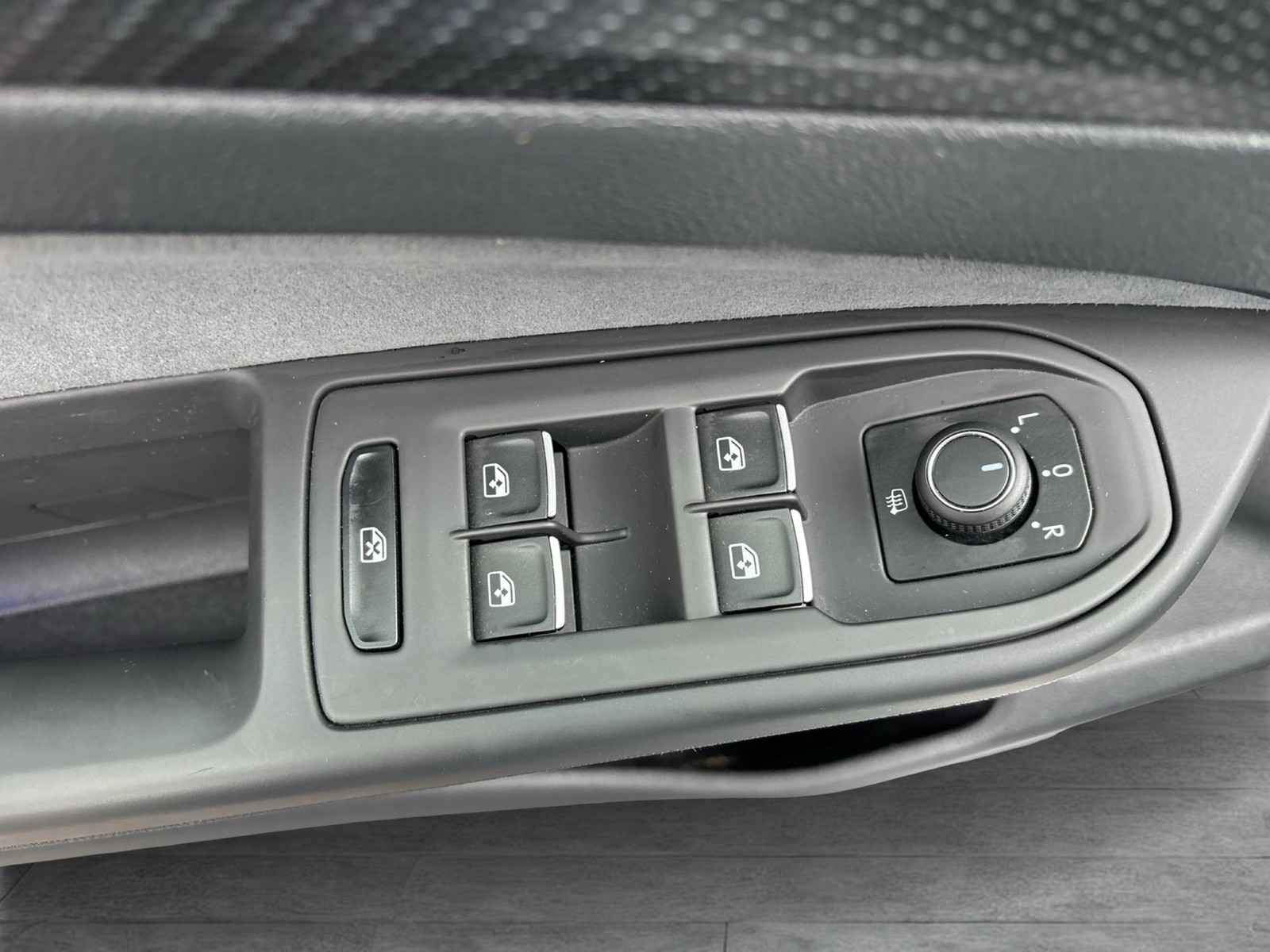 Volkswagen Golf VIII 1.5 eTSI R-LINE HARMAN KARDON PANO CAM