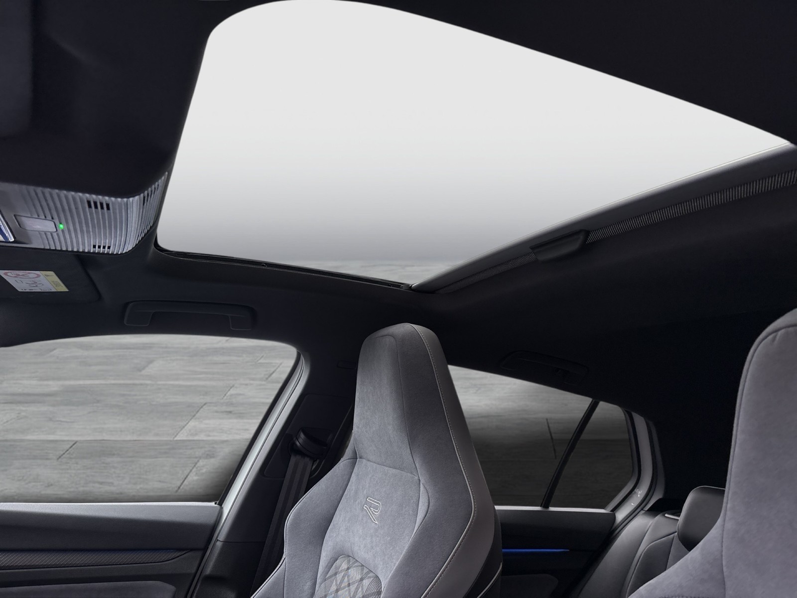 Volkswagen Golf VIII 1.5 eTSI R-LINE HARMAN KARDON PANO CAM