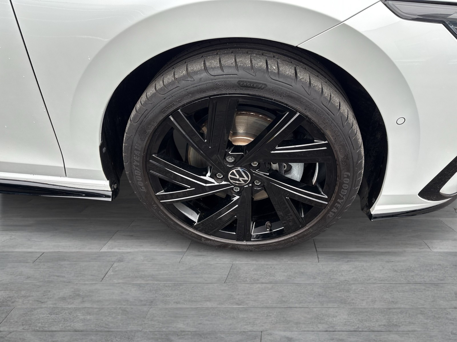 Volkswagen Golf VIII 1.5 eTSI R-LINE HARMAN KARDON PANO CAM