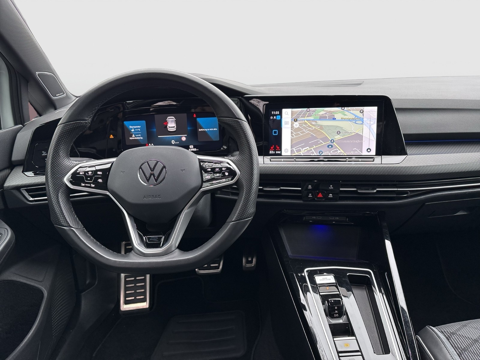 Volkswagen Golf VIII 1.5 eTSI R-LINE HARMAN KARDON PANO CAM