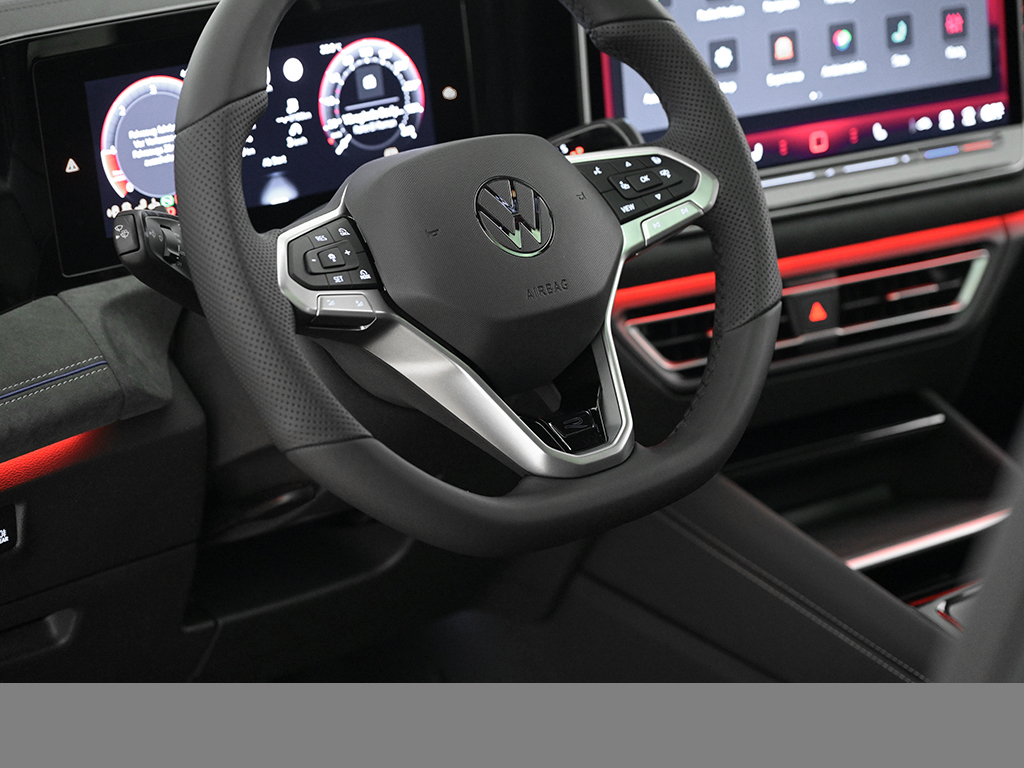 Volkswagen Tiguan 2.0 R-LINE DSG AHK PANO MATRIXLED HEADUP