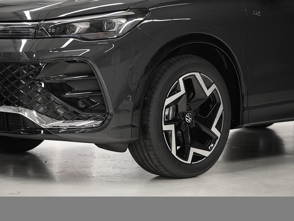 Volkswagen Tiguan 2.0 R-LINE DSG AHK PANO MATRIXLED HEADUP