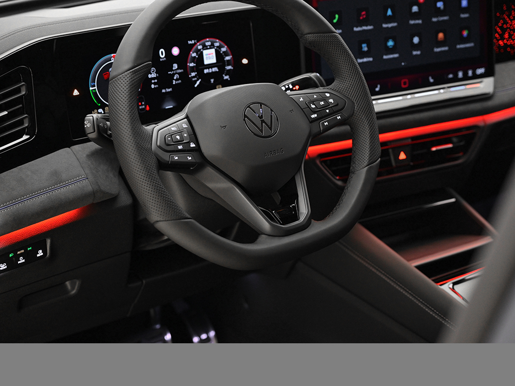 Volkswagen Tiguan eHYBRID R-LINE DSG BLACKSTYLE AHK