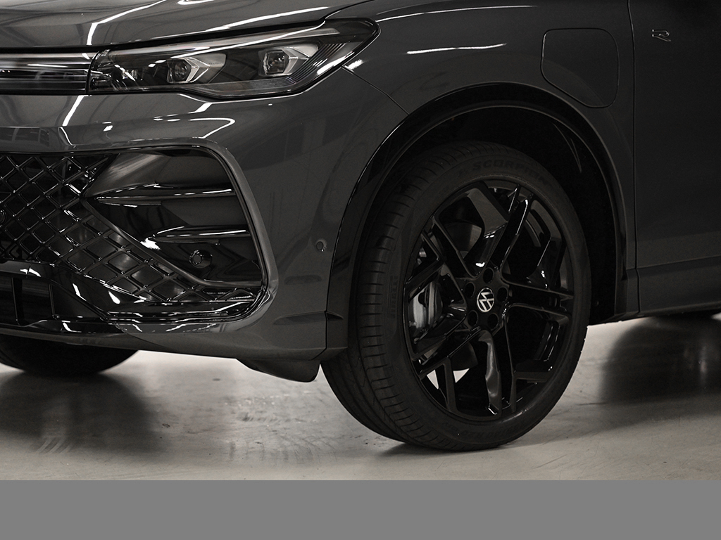 Volkswagen Tiguan eHYBRID R-LINE DSG BLACKSTYLE AHK