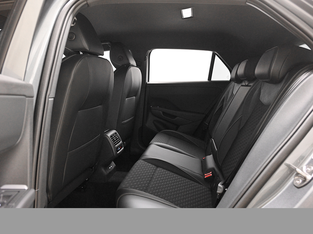 Volkswagen T-Roc 1.5 R-LINE DSG eKLAPPE KEYLESS AHK LM18