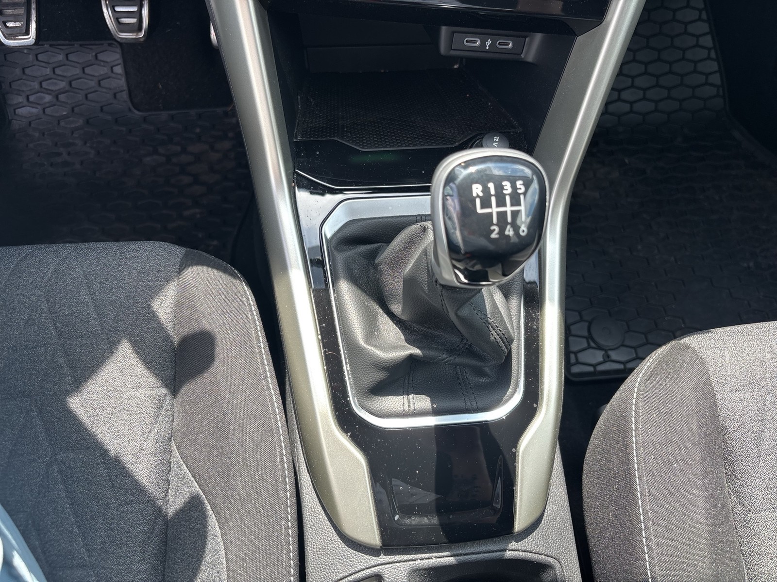 Volkswagen T-Roc 1.0 MOVE KAMERA ACC ALU17" NAVI CARPLAY