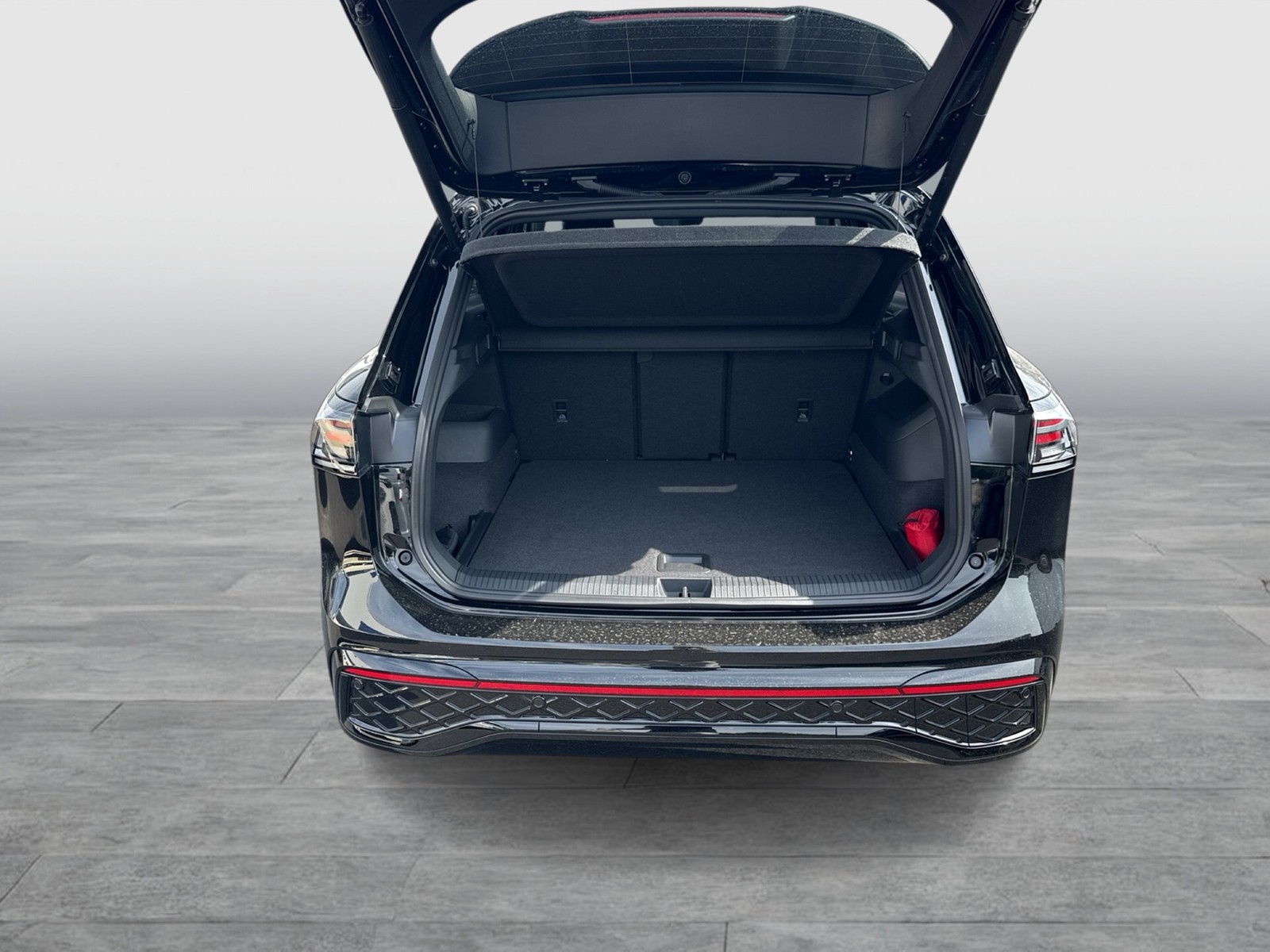 Volkswagen Tiguan 1.5 eTSI R-LINE DSG BLACKSTYLE AHK LM20 HD-MATRIX
