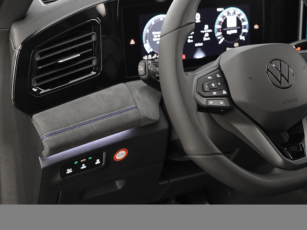 Volkswagen Tiguan 1.5 R-LINE DSG BLACKSTYLE AHK eKLAPPE