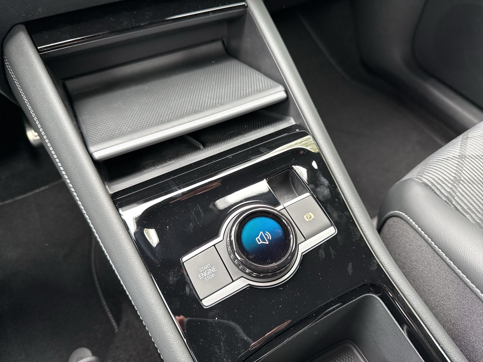 Volkswagen Tiguan 1.5 R-LINE DSG BLACKSTYLE AHK 20LM