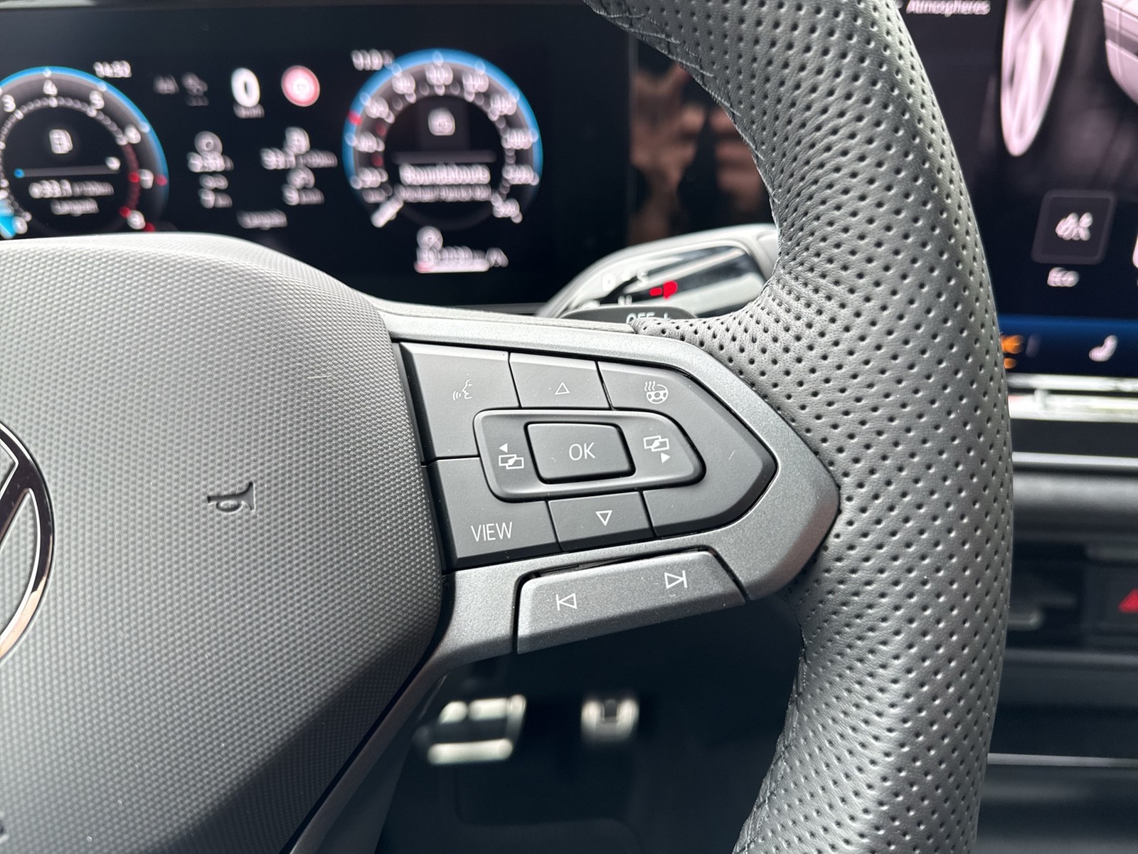 Volkswagen Tiguan 1.5 R-LINE DSG BLACKSTYLE AHK 20LM