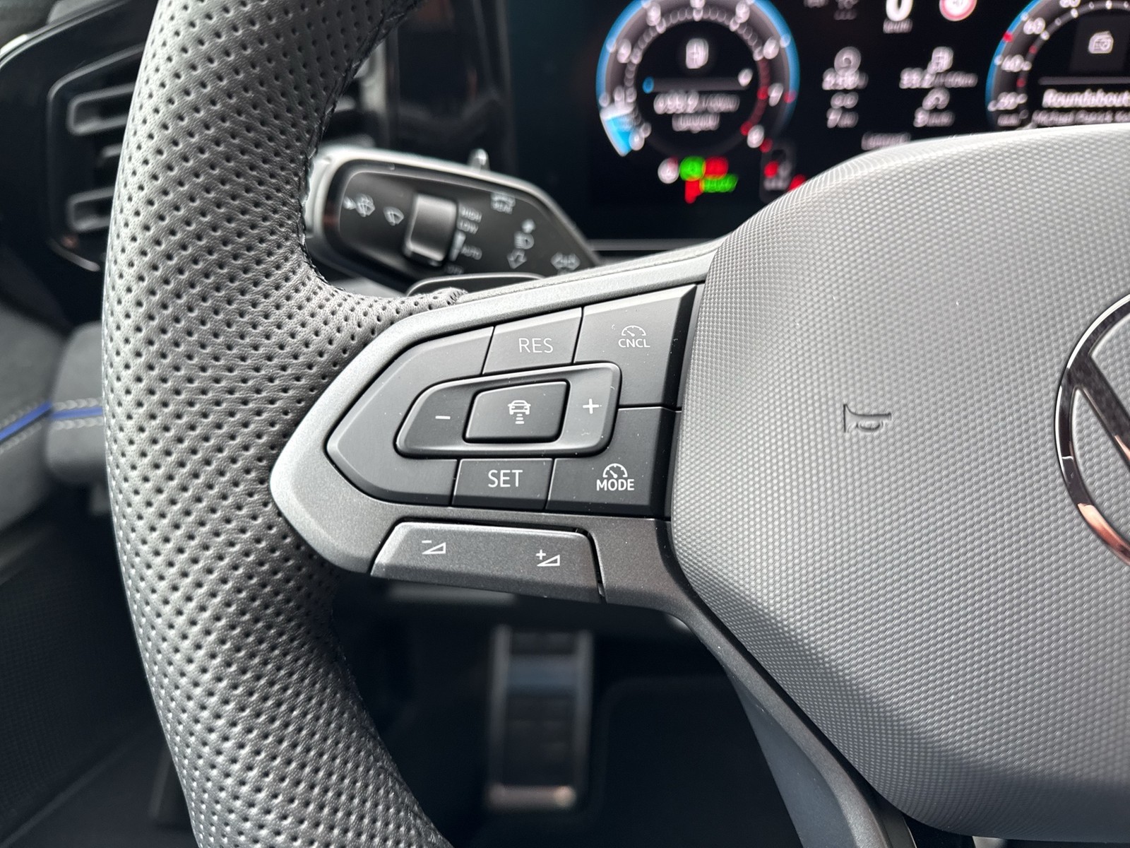 Volkswagen Tiguan 1.5 R-LINE DSG BLACKSTYLE AHK 20LM