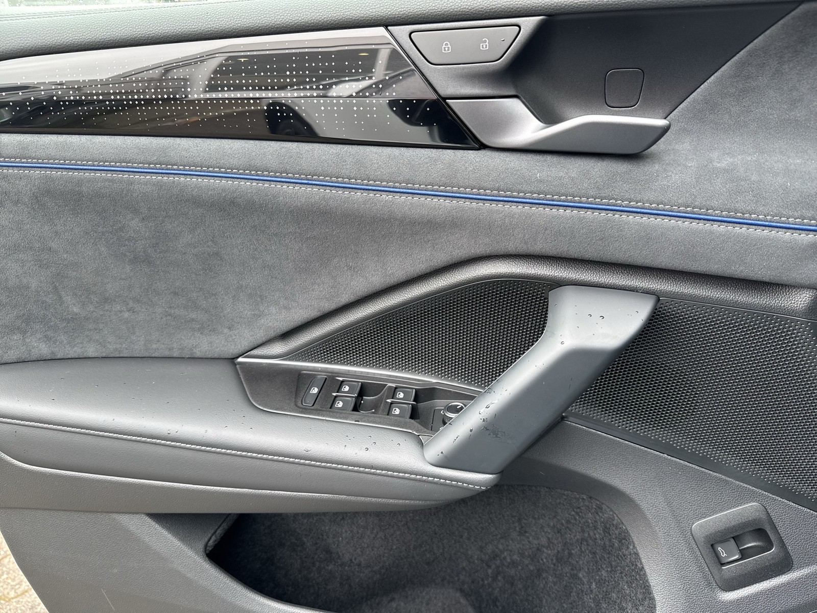 Volkswagen Tiguan 1.5 R-LINE DSG BLACKSTYLE AHK 20LM