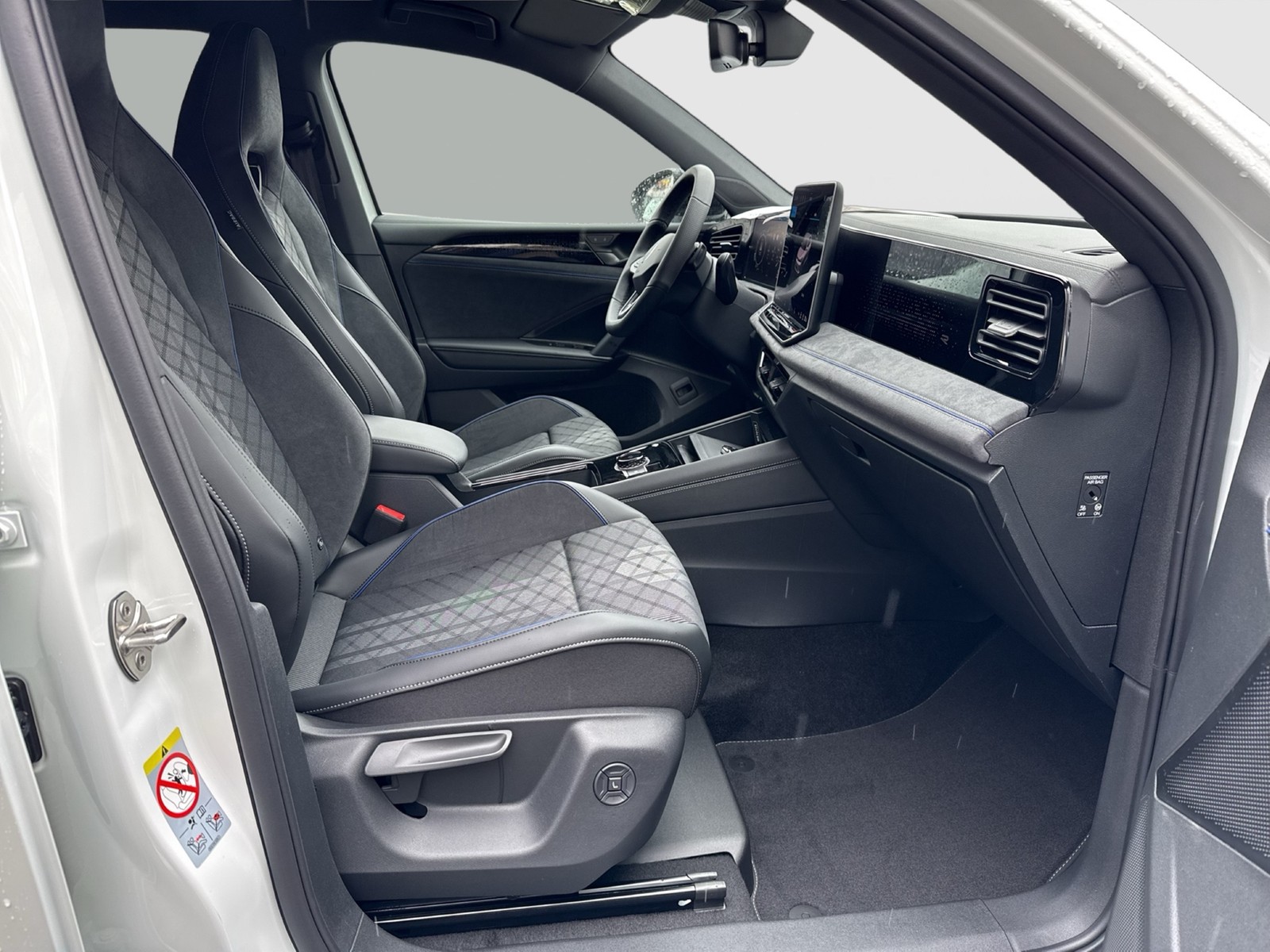 Volkswagen Tiguan 1.5 R-LINE DSG BLACKSTYLE AHK 20LM