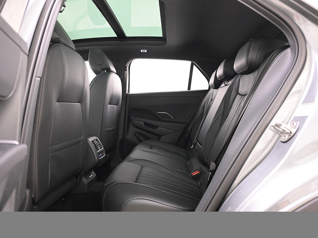 Volkswagen T-Roc 1.5 R-LINE DSG LEDER PANO STANDHZG AHK