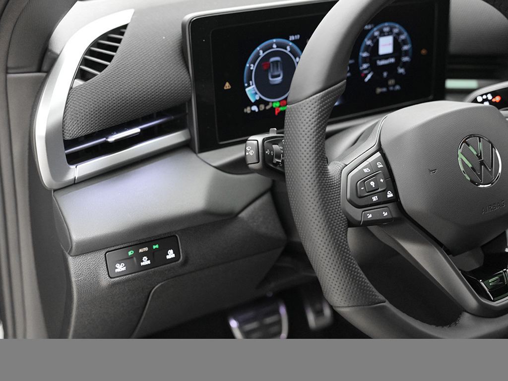 Volkswagen T-Roc 1.5 R-LINE DSG LEDER PANO STANDHZG AHK