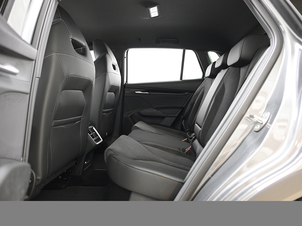 Skoda Elroq 60 SPORTLINE AHK WÄRMEPUMPE MATRIXLED