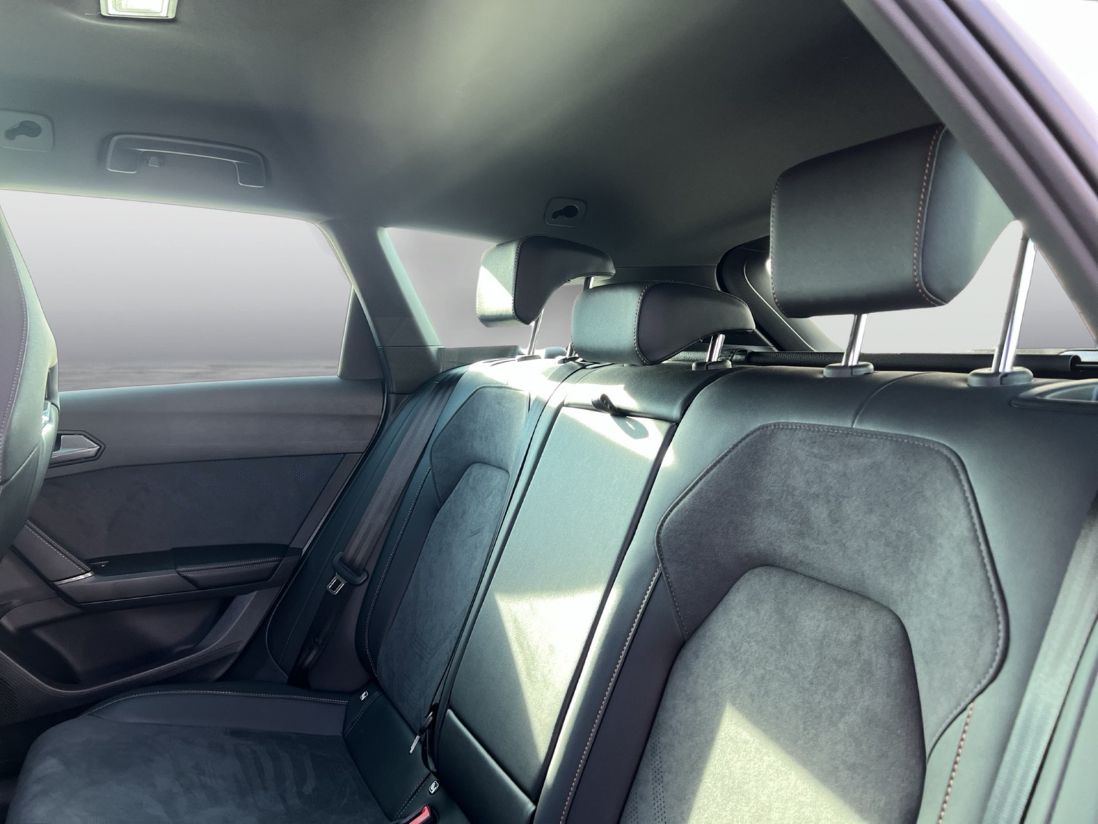 Cupra Leon ST 1.5 HYBRID FACELIFT CAM ACC LM18 MATRIX