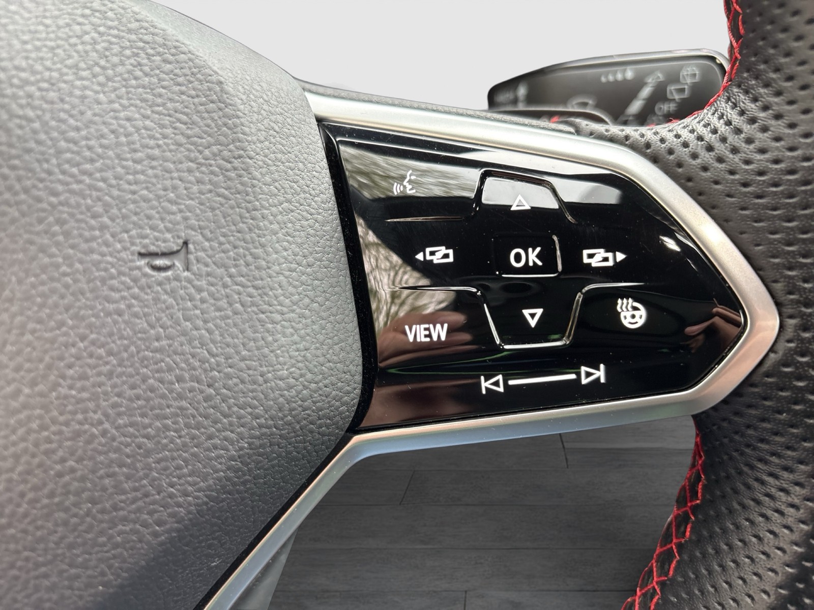 Volkswagen Golf VIII 2.0 GTI NAVI LED PDC SITZHEIZUNG