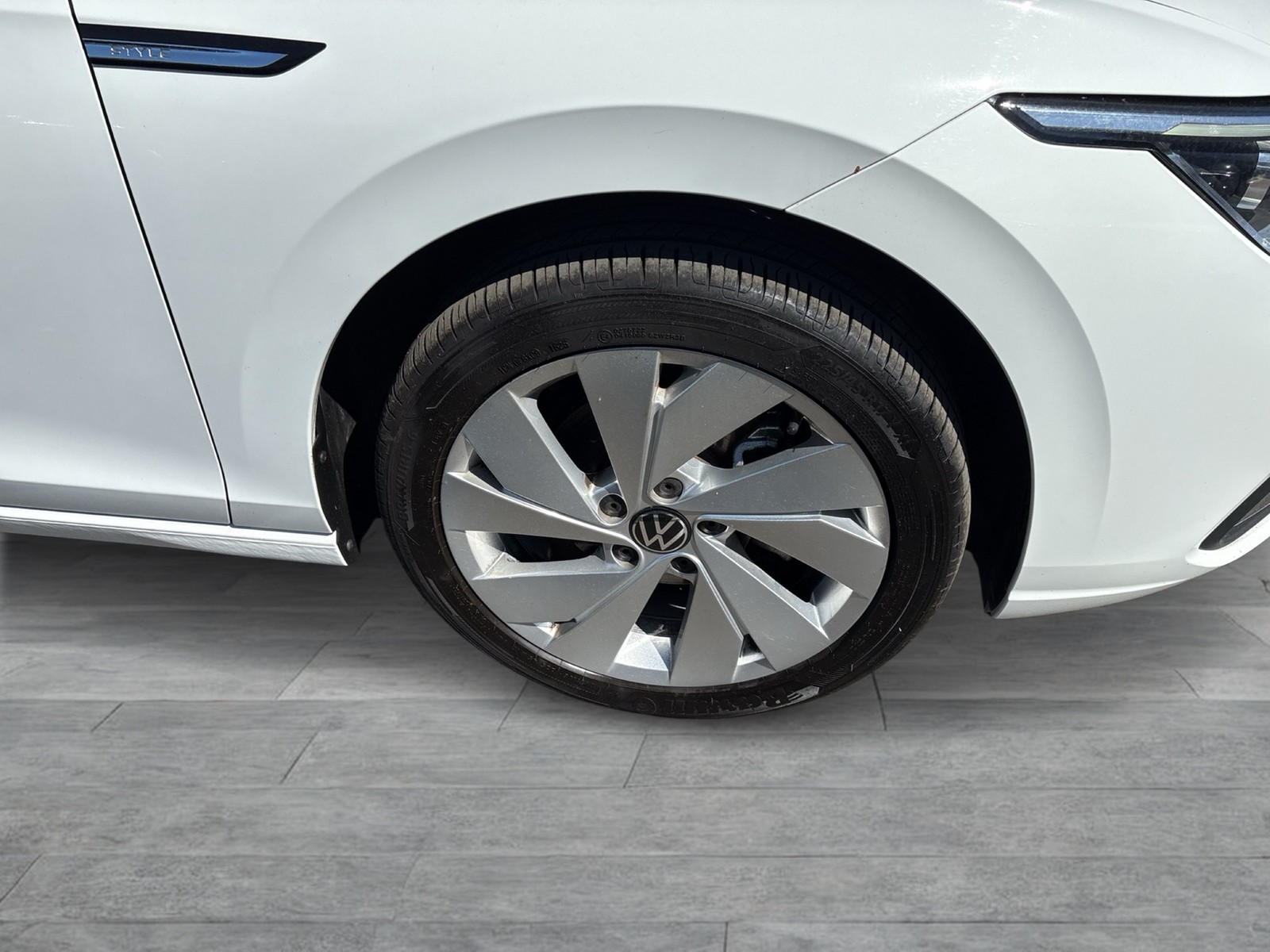 Volkswagen Golf VIII eTSI STYLE KAMERA MASSAGESITZE LED 17"