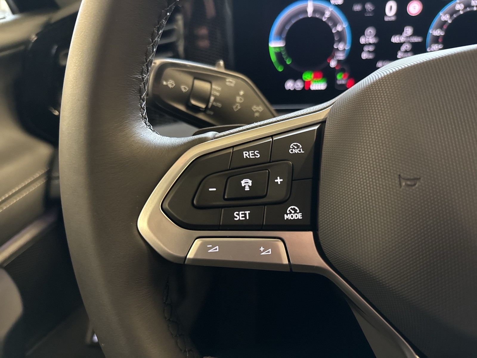 Volkswagen Tiguan 1.5 HYBRID LIFE CAM ACC LM18 CARPLAY